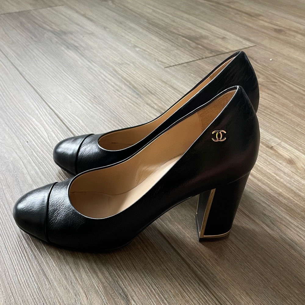 CHANEL classic pumps size 37